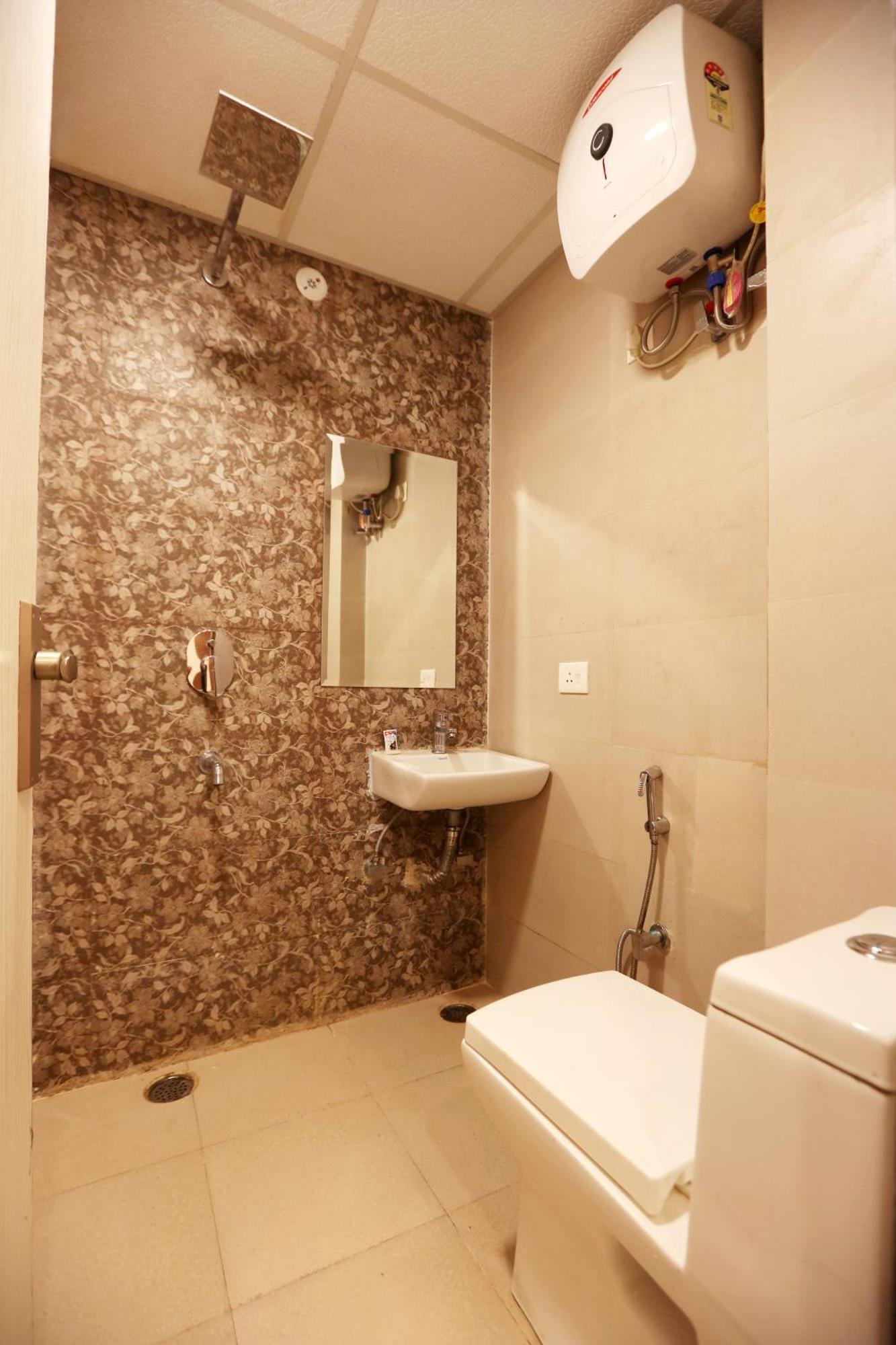 Hotel Sky Wood At Airport New Delhi Exterior photo