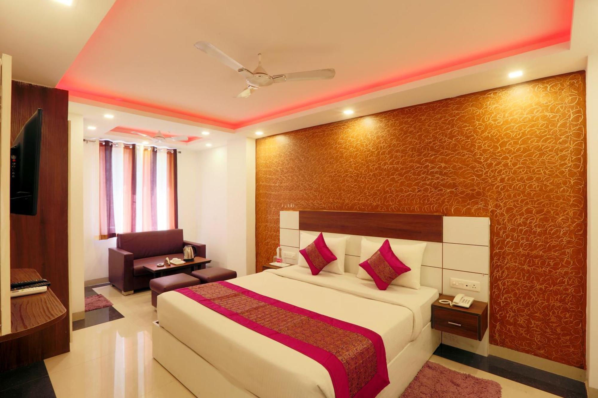 Hotel Sky Wood At Airport New Delhi Exterior photo