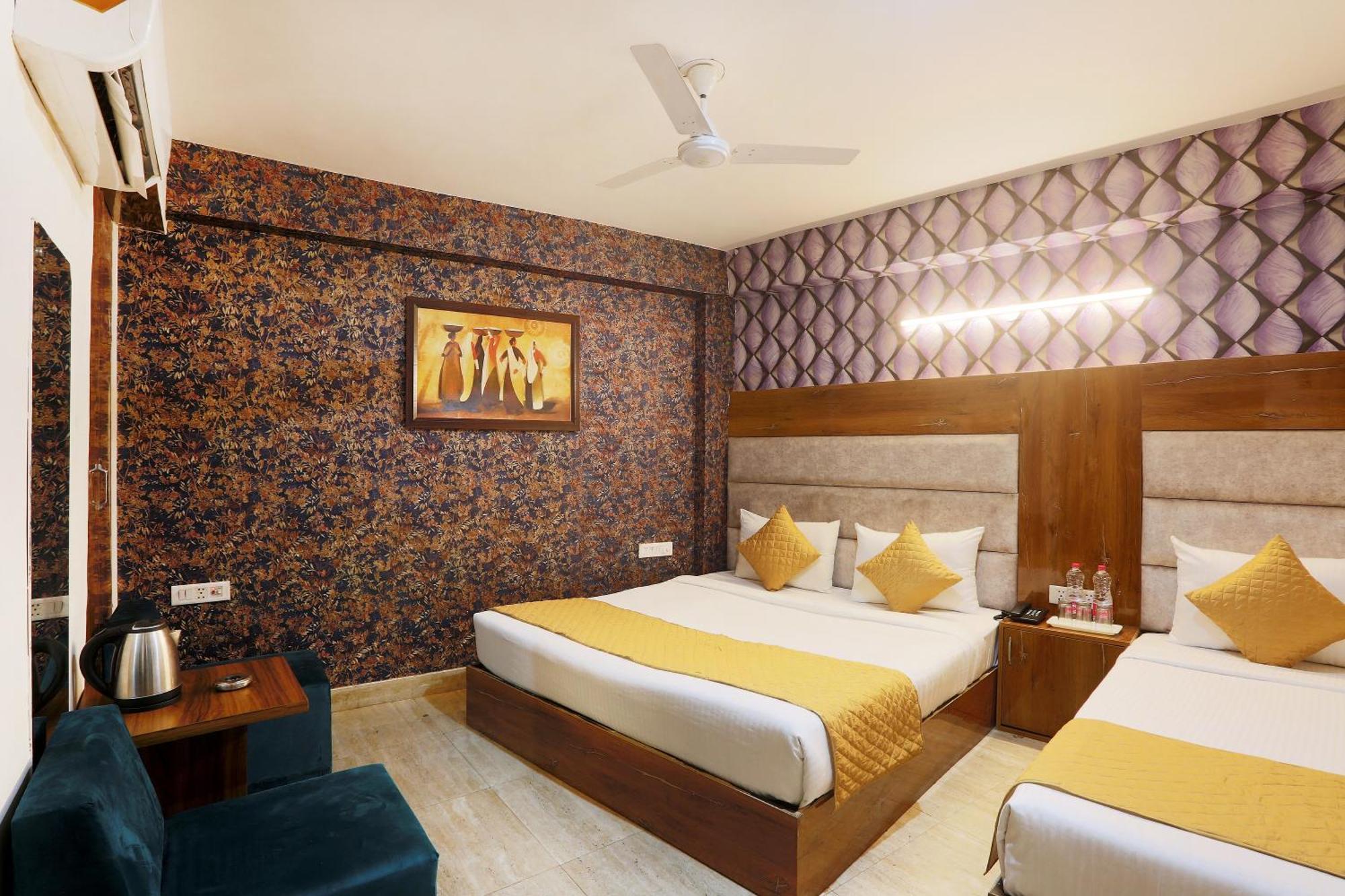 Hotel Sky Wood At Airport New Delhi Exterior photo